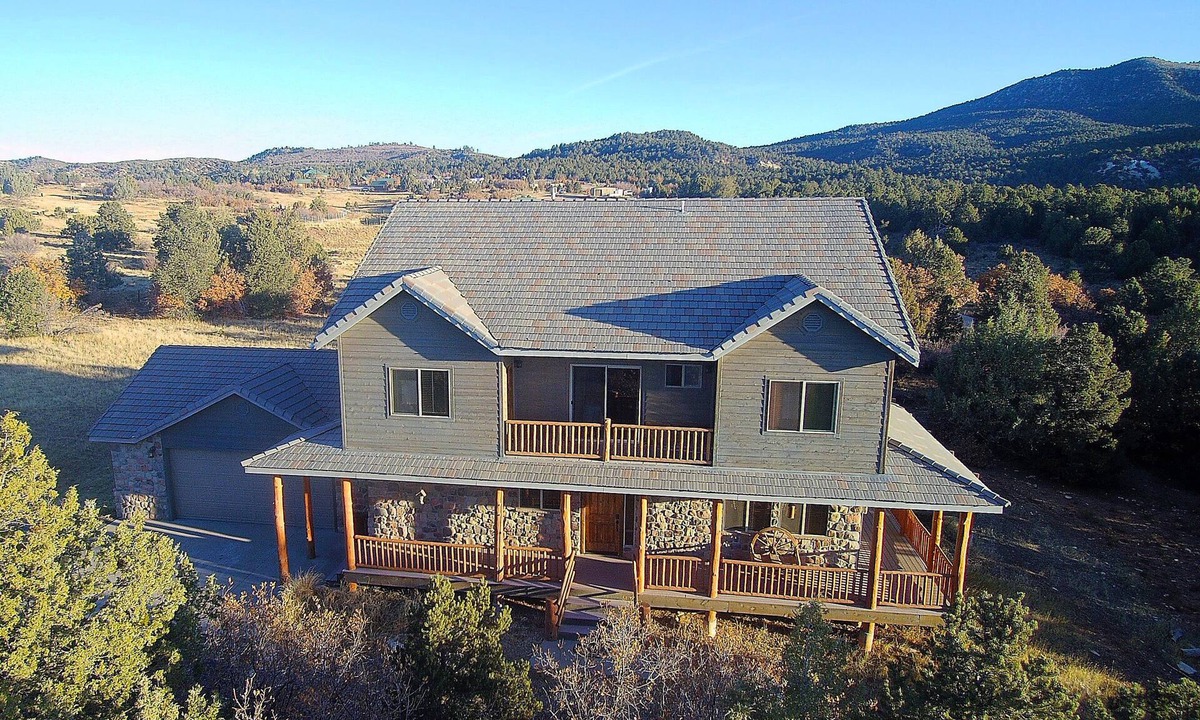 Zion National Park East Entrance Cabin | Beautiful very clean privately owned home. Next to Zion Ponderosa Resort.