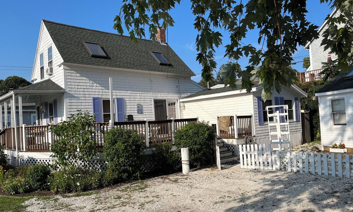 Buzzards Bay Cottage | Charming Cape Cod Cottage in Onset Village