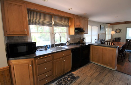 Campground Landing Cottage | Beachfront on Cape Cod Bay in Eastham! (1039)