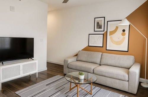 Evans Churchill Apartment | Boulevard Stays Modern Roosevelt 1BR Suite Pool & Gym Access
