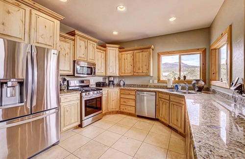 Zion National Park East Entrance House | Buffalo Ridge on Zion Boundary very close to the Park! Gated Community -Hot Tub
