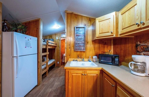 Broken Bow Cabin | Durango: Sleep 4, Tiny Cabin, Pets, Near Park/Lake