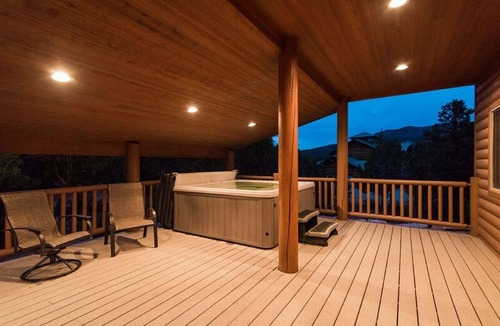 Zion National Park East Entrance Cabin | MASSIVE 9 BEDROOM LUXURY CABIN! PERFECT FOR REUNIONS AND RETREATS!