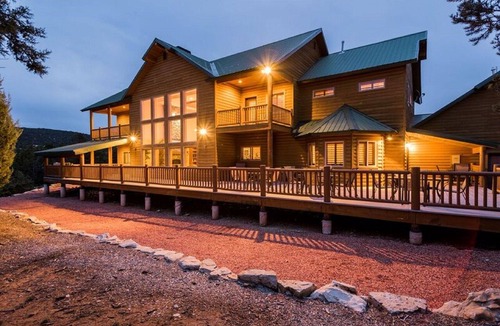 Zion National Park East Entrance Cabin | MASSIVE 9 BEDROOM LUXURY CABIN! PERFECT FOR REUNIONS AND RETREATS!