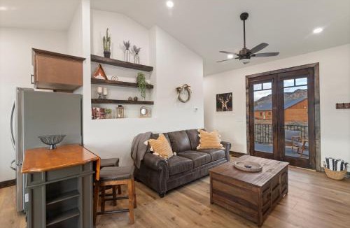 Orderville House | Red Canyon Casita-Brand New, Views, Hot Tub, Near Zion & Bryce