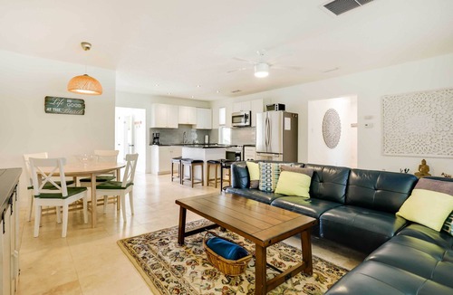 St. Augustine Beach Cottage | St Augustine Cottage w/Fire Pit - Walk to Pier!