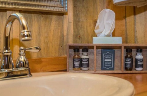 Zion National Park East Entrance Cabin | The Boundary Cabin 7
